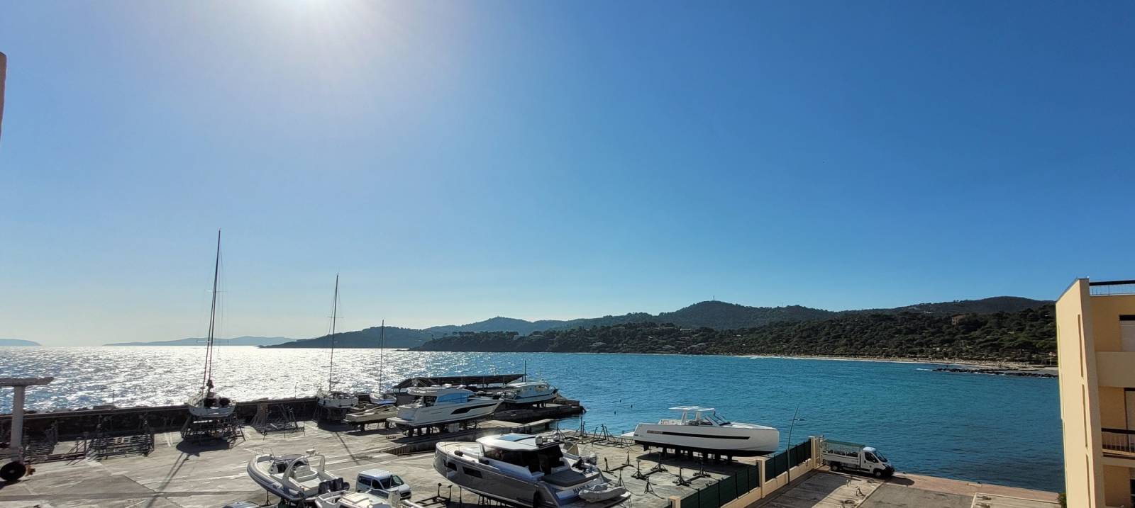 Appartement vue mer terrasse parking Bormes La Favière 