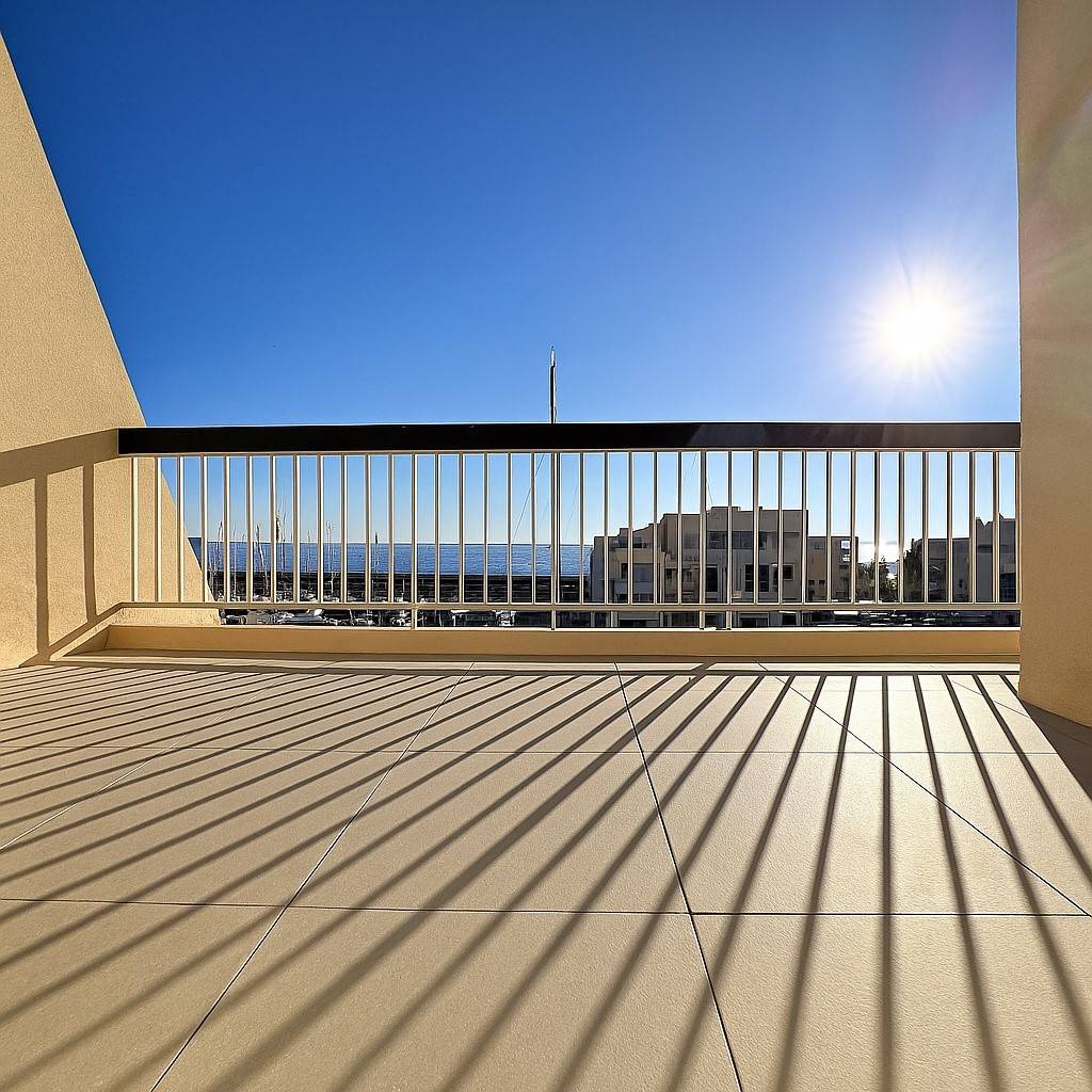 Terrasse vue mer et Port de Bormes La Favière