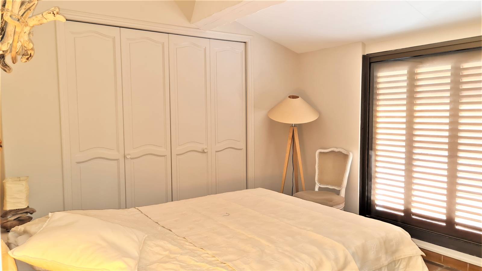 APPARTEMENT/MAISON DUPLEX 5 PIECES 123m² AVEC TERRASSES 2 PARKINGS ET CAVE BORMES LES MIMOSAS