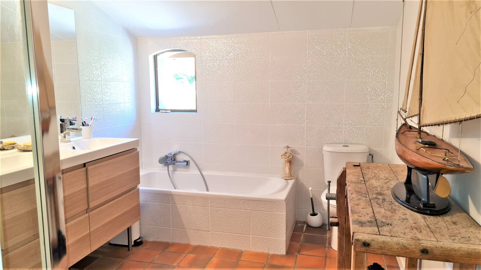 APPARTEMENT/MAISON DUPLEX 5 PIECES 123m² AVEC TERRASSES 2 PARKINGS ET CAVE BORMES LES MIMOSAS