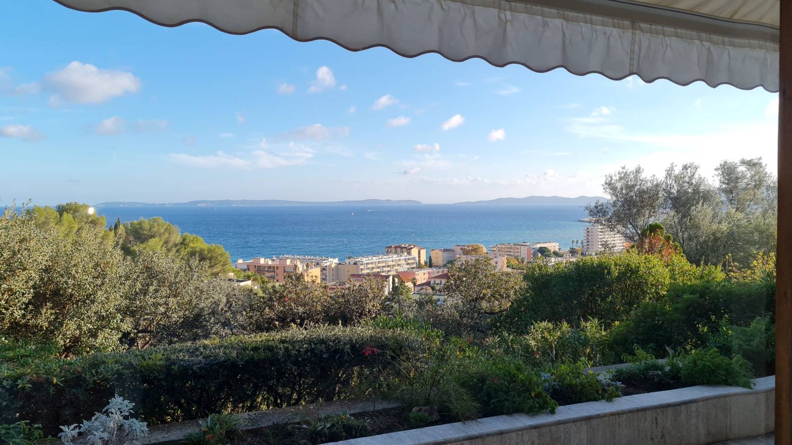 Vue mer des hauteurs du Lavandou