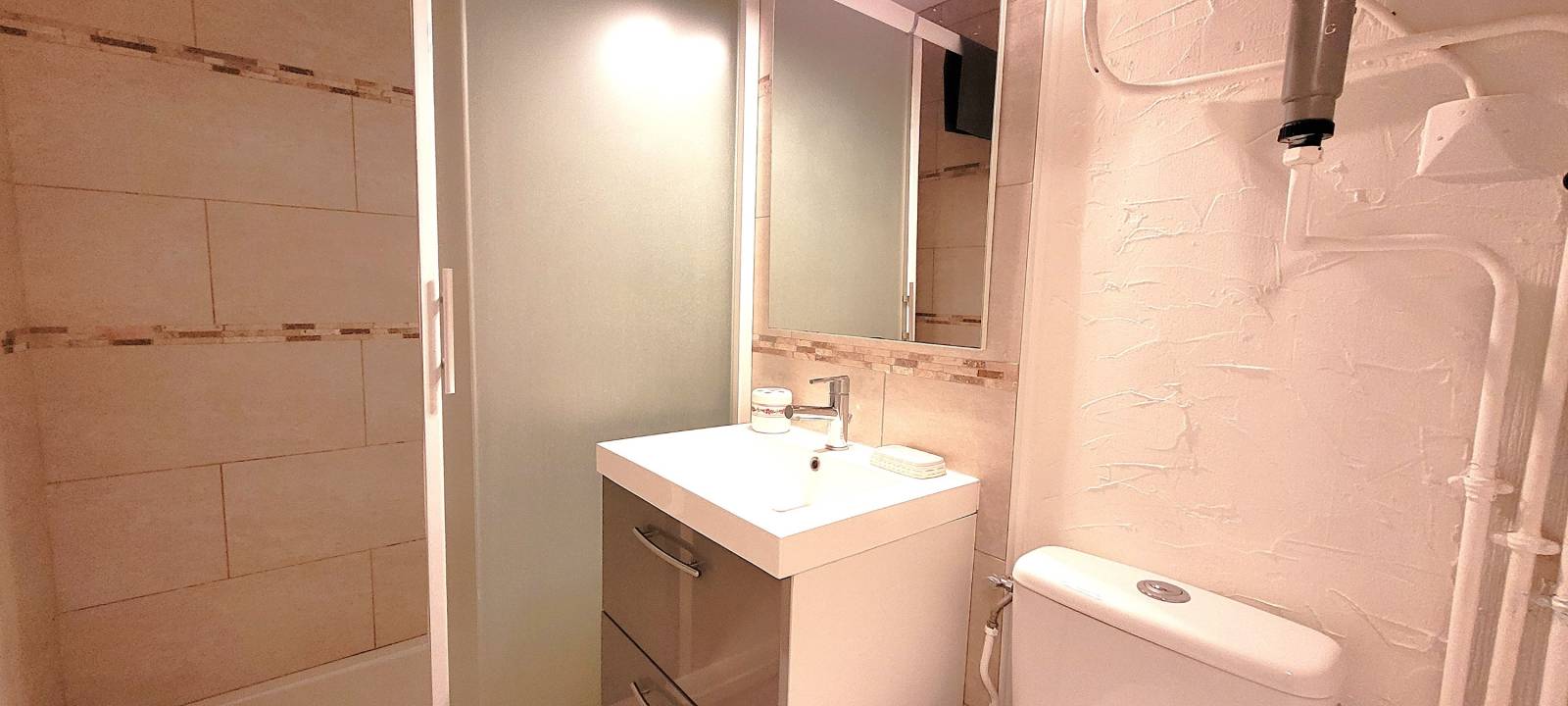 STUDIO + CABINE et TERRASSE PROCHE MER LA FAVIERE BORMES LES MIMOSAS