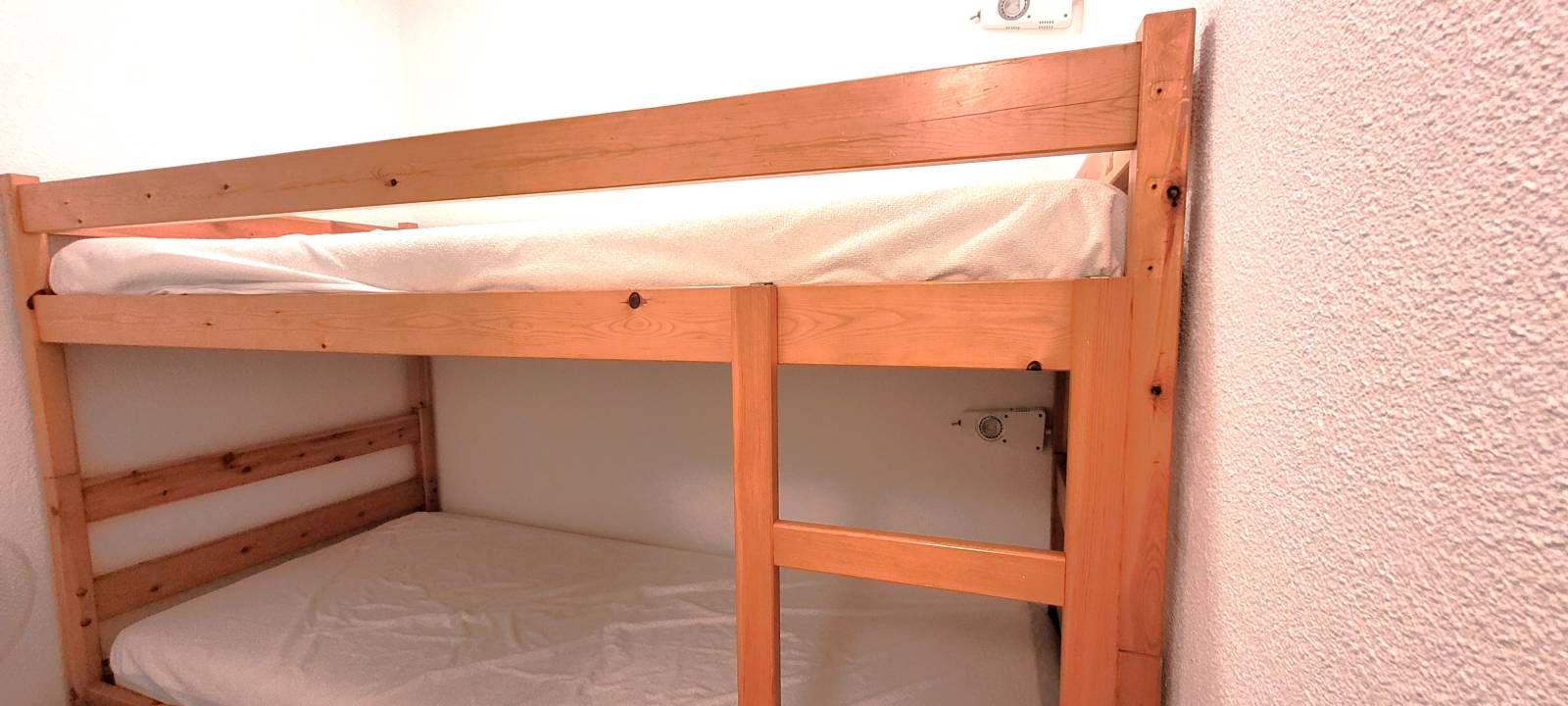 STUDIO + CABINE et TERRASSE PROCHE MER LA FAVIERE BORMES LES MIMOSAS