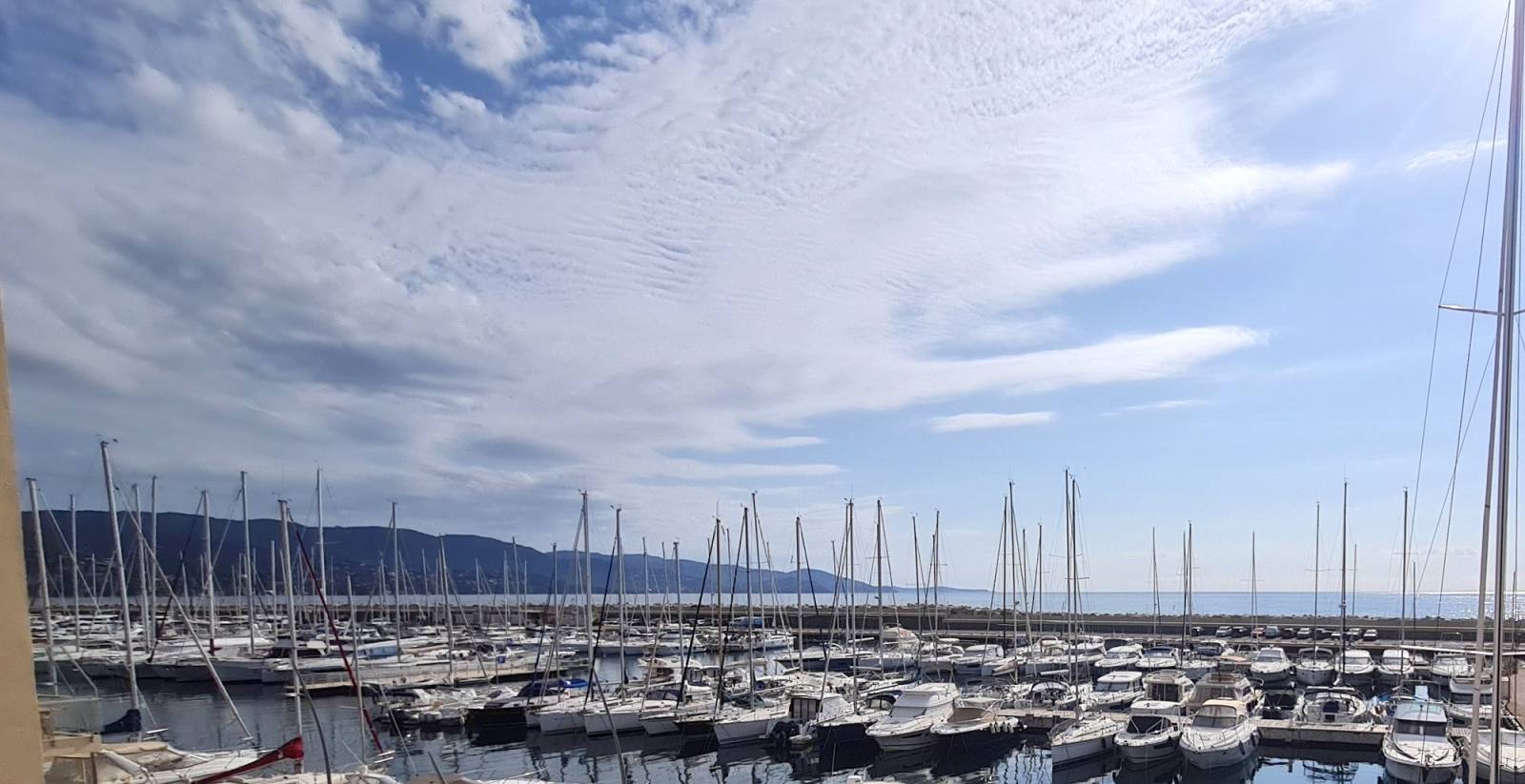 Acheter un studio terrasse sur le Port de Bormes la Favière