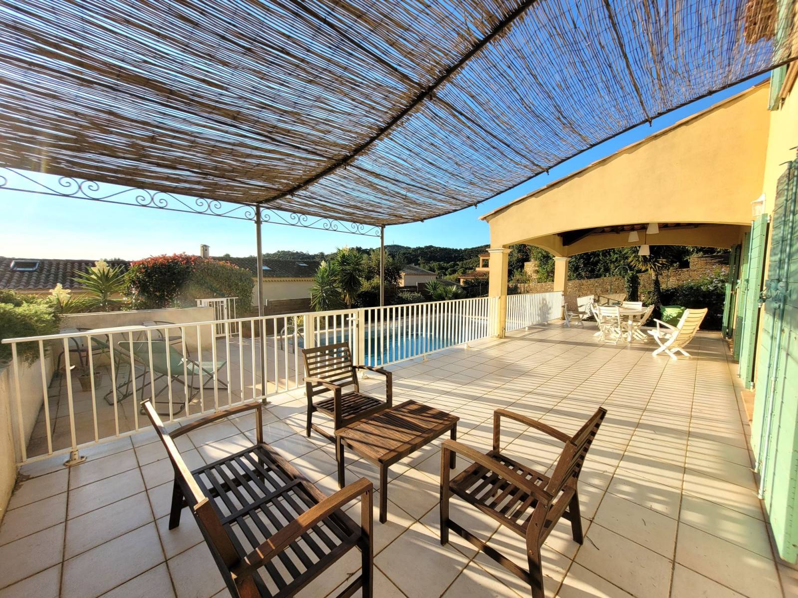 Terrasse sur piscine La Favière Bormes 