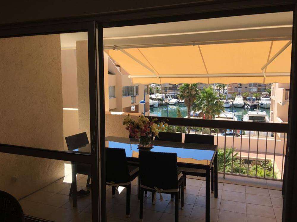 ESTIMATION D'UN APPARTEMENT 4 PIECES 76m² TERRASSES 40m² PARKING MARINA PORT DE BORMES.