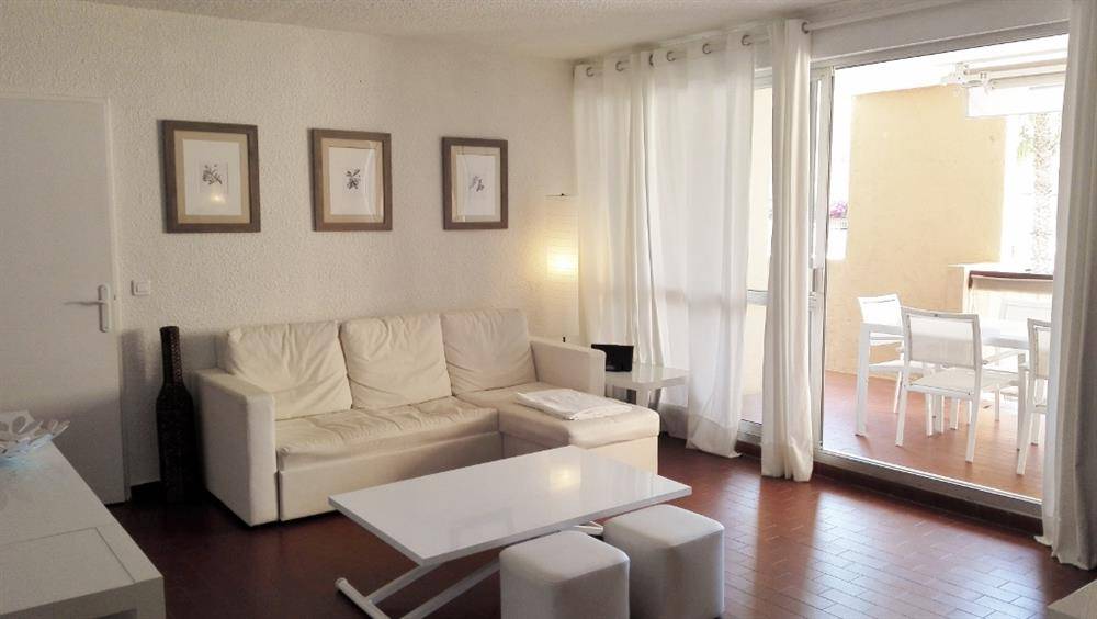 ESTIMATION APPARTEMENT 3 PIECES 56 m² - TERRASSE 20 m² - MARINA DU PORT DE BORMES.