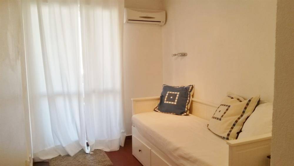 ESTIMATION APPARTEMENT 3 PIECES 56 m² - TERRASSE 20 m² - MARINA DU PORT DE BORMES.