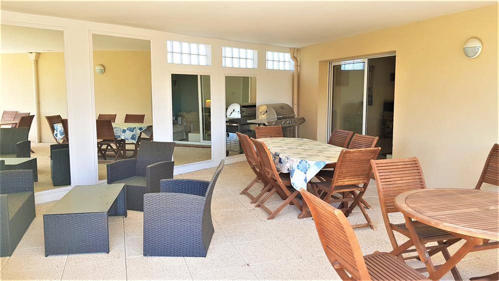 APPARTEMENT 3 PIECES 67m² - TERRASSE 40m² - 3 PARKINGS - BORMES LES MIMOSAS LE PIN.