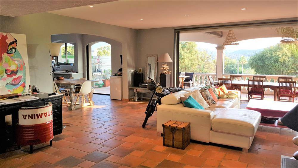 ESTIMATION APPARTEMENT DUPLEX 5 PIECES 154m² TERRASSE 62m² BORMES LES MIMOSAS LE PIN