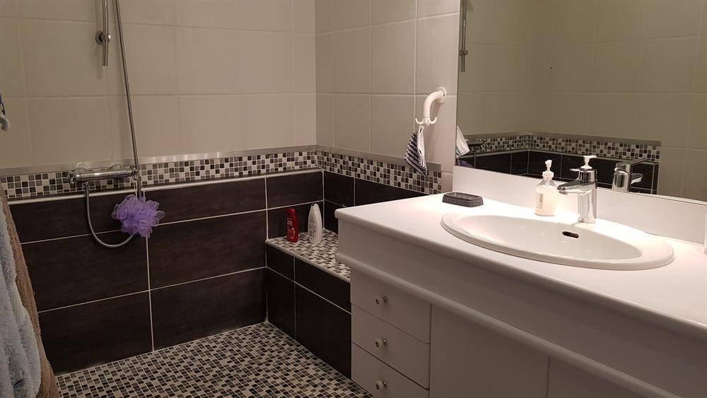 ESTIMEZ UN APPARTEMENT 3 PIECES 75m² et TERRASSES 40m² - MARINA DU PORT DE BORMES.