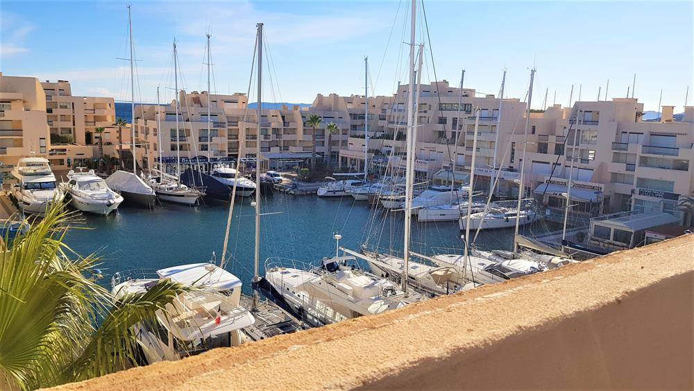 APPARTEMENT 3 PIÈCES 61 m² TERRASSE 53m² - MARINA DU PORT DE BORMES.