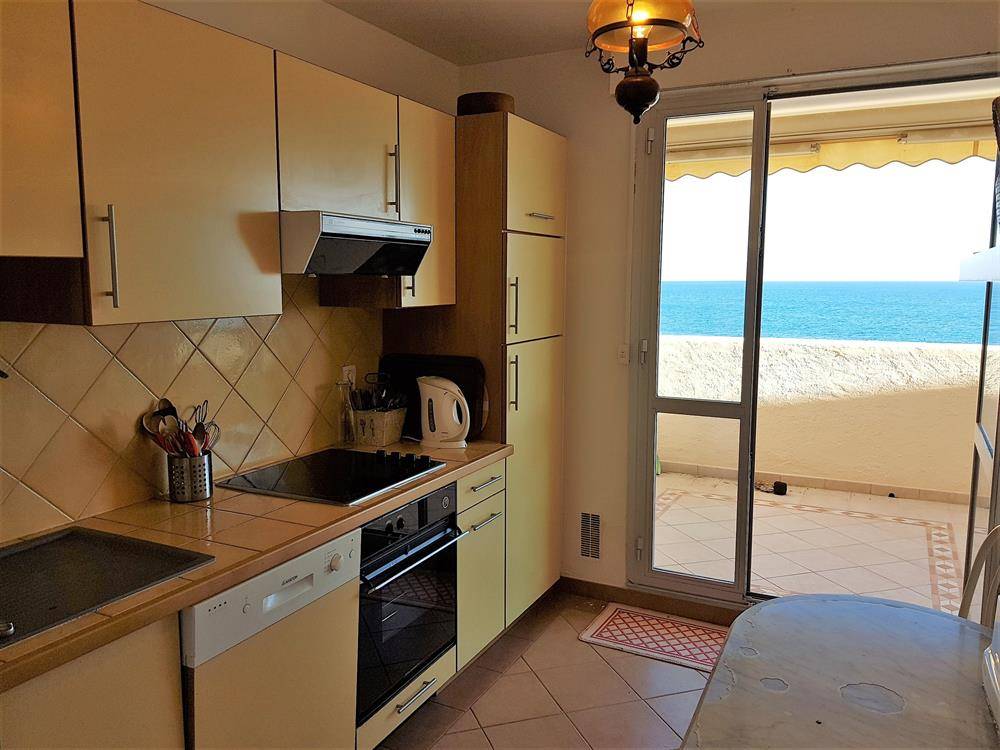 ESTIMATION D' APPARTEMENT 3 PIECES 70m² - 3 TERRASSES - PARKING - MARINA DU PORT DE BORMES LA FAVIERE..