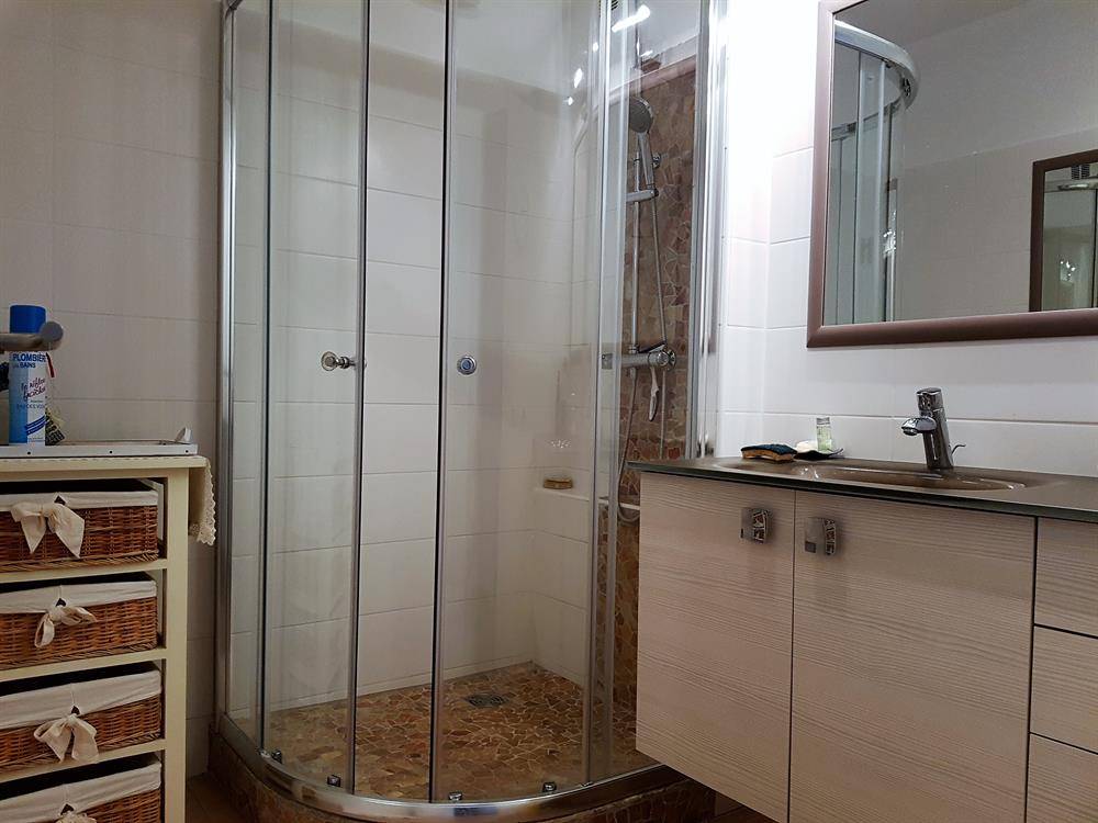 ESTIMATION D' APPARTEMENT 3 PIECES 70m² - 3 TERRASSES - PARKING - MARINA DU PORT DE BORMES LA FAVIERE..