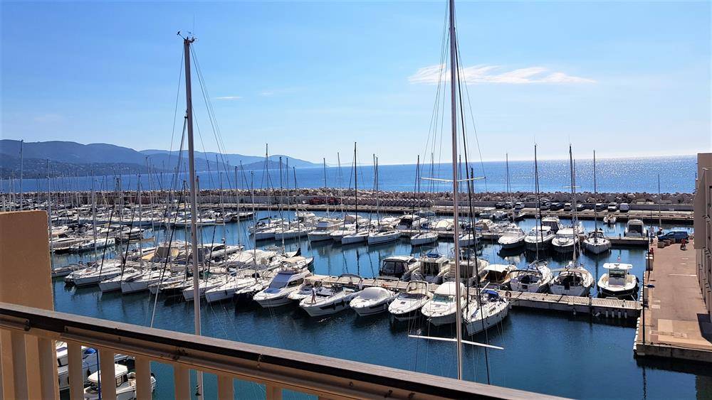 ESTIMATION APPARTEMENT 3/4 PIECES 80 m² LOGGIA TERRASSE MARINA DU PORT DE BORMES.