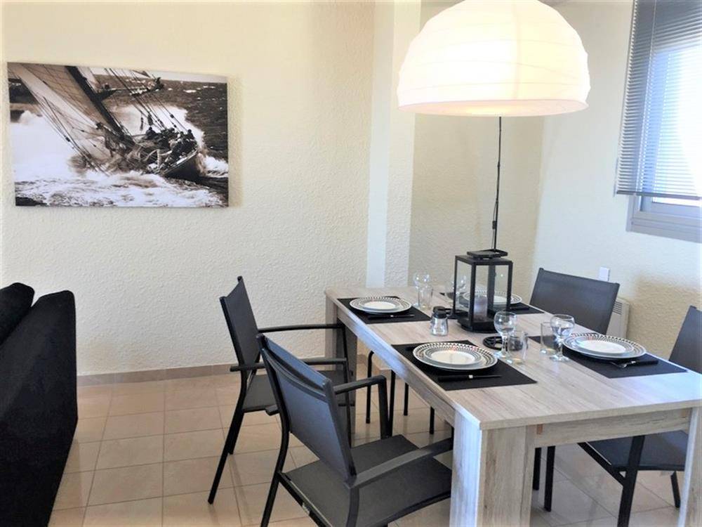 ESTIMATION APPARTEMENT 3/4 PIECES 80 m² LOGGIA TERRASSE MARINA DU PORT DE BORMES.