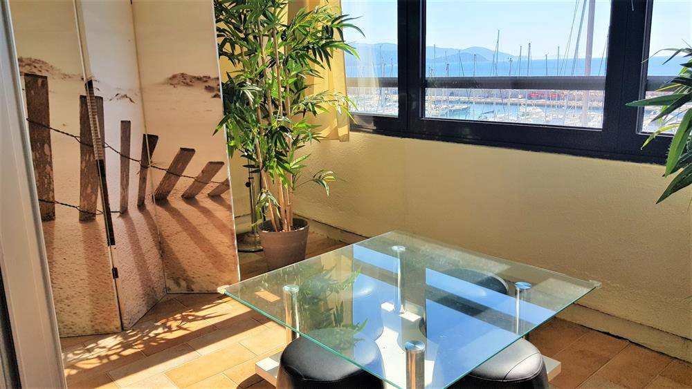 ESTIMATION APPARTEMENT 3/4 PIECES 80 m² LOGGIA TERRASSE MARINA DU PORT DE BORMES.