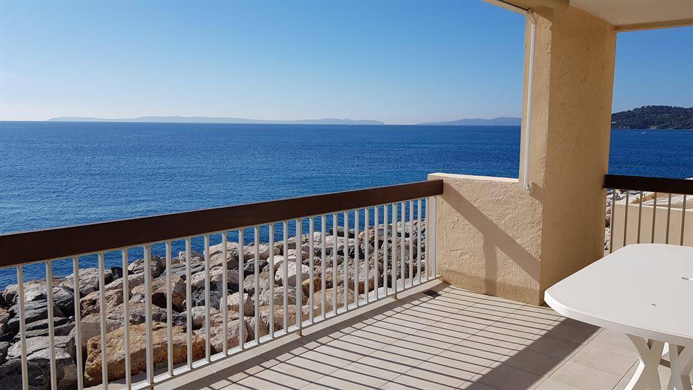 APPARTEMENT 3 PIECES 71 m² - TERRASSES 43 m²- MARINA PORT DE BORMES LA FAVIERE