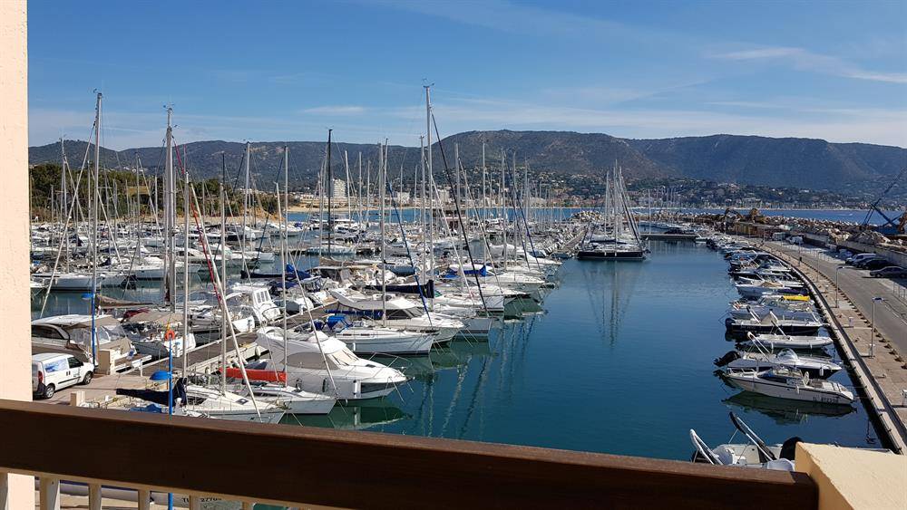 APPARTEMENT 3 PIECES 71 m² - TERRASSES 43 m²- MARINA PORT DE BORMES LA FAVIERE