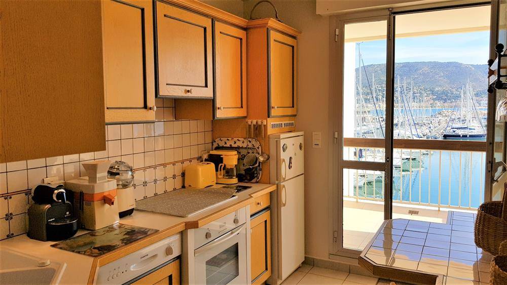 APPARTEMENT 3 PIECES 71 m² - TERRASSES 43 m²- MARINA PORT DE BORMES LA FAVIERE