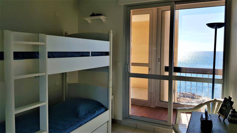 APPARTEMENT 3 PIECES 71 m² - TERRASSES 43 m²- MARINA PORT DE BORMES LA FAVIERE