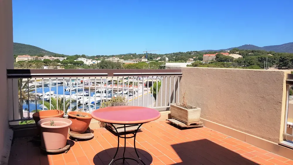 ESTIMEZ UN APPARTEMENT 2 PIECES 42m² - TERRASSES 46m² - PARKING- MARINA PORT DE BORMES