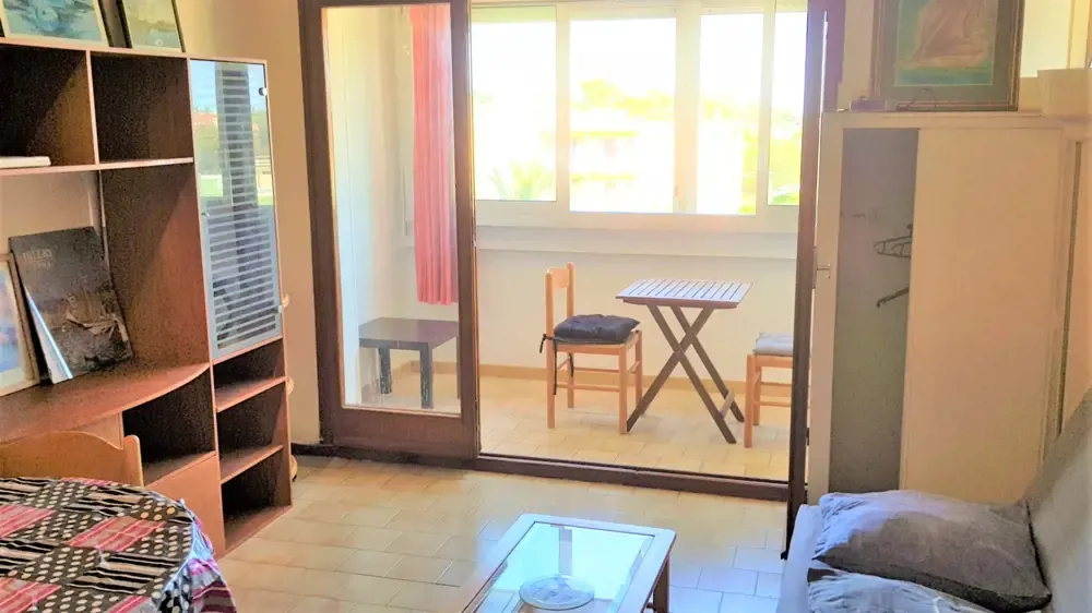 ESTIMATION D' UN STUDIO 23m² LOGGIA PARKING ET CAVE LA FAVIERE BORMES LES MIMOSAS.