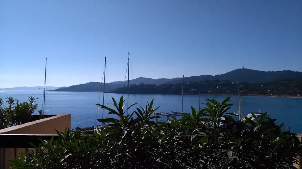 APPARTEMENT 3 PIECES 82m² TERRASSE 165m² CAVE ET GARAGE MARINA DU PORT DE BORMES