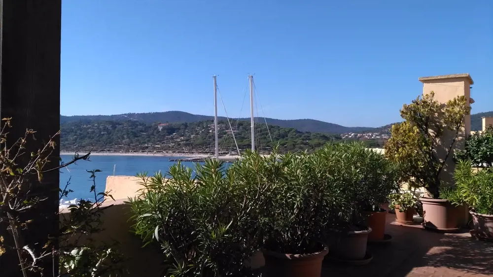 APPARTEMENT 3 PIECES 82m² TERRASSE 165m² CAVE ET GARAGE MARINA DU PORT DE BORMES