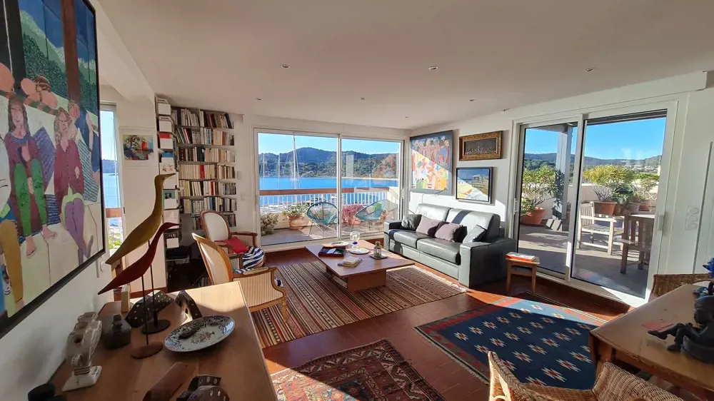 APPARTEMENT 3 PIECES 82m² TERRASSE 165m² CAVE ET GARAGE MARINA DU PORT DE BORMES