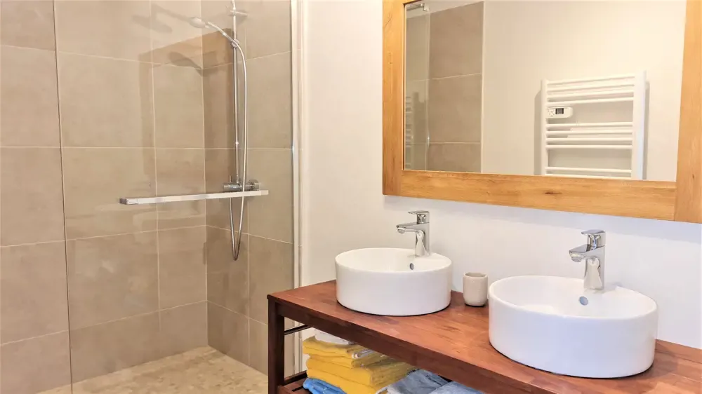 ESTIMATION APPARTEMENT 3 PIECES 64m² - TERRASSE 17m² - CAVE - GARAGE - PORT DE BORMES LA FAVIERE.