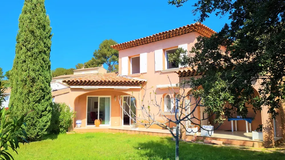 Agence immobilière pour la vente de studio appartement vue mer Bormes-les-Mimosas vue mer