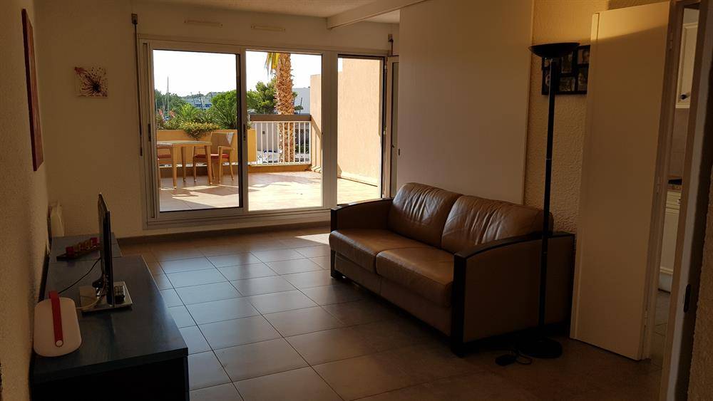 ESTIMATION APPARTEMENT TRAVERSANT 3 PIECES 60 m² MARINA DU PORT DE BORMES.