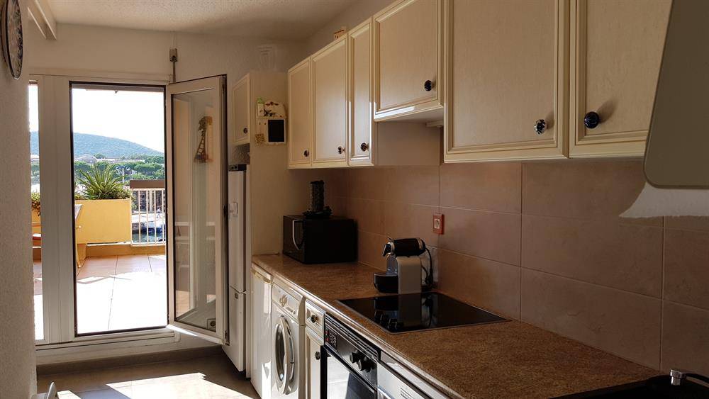 ESTIMATION APPARTEMENT TRAVERSANT 3 PIECES 60 m² MARINA DU PORT DE BORMES.