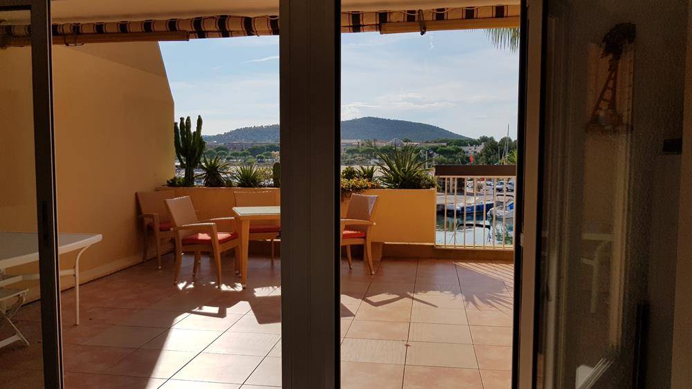 ESTIMATION APPARTEMENT TRAVERSANT 3 PIECES 60 m² MARINA DU PORT DE BORMES.