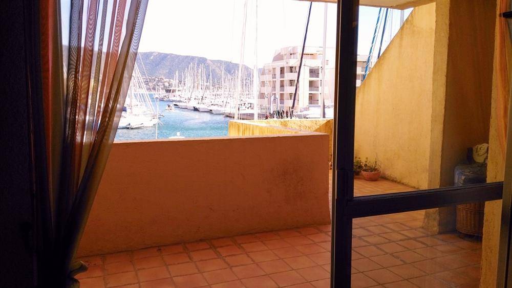 ESTIMATION APPARTEMENT 1 PIECE AVEC VUE MER MARINA DU PORT DE BORMES LA FAVIERE