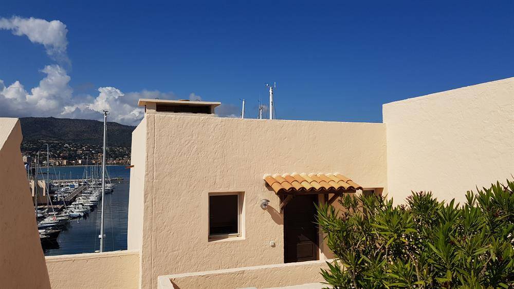 AGENCE IMMO POUR ESTIMER APPARTEMENT T2 AVEC BALCON A BORMES LES MIMOSAS