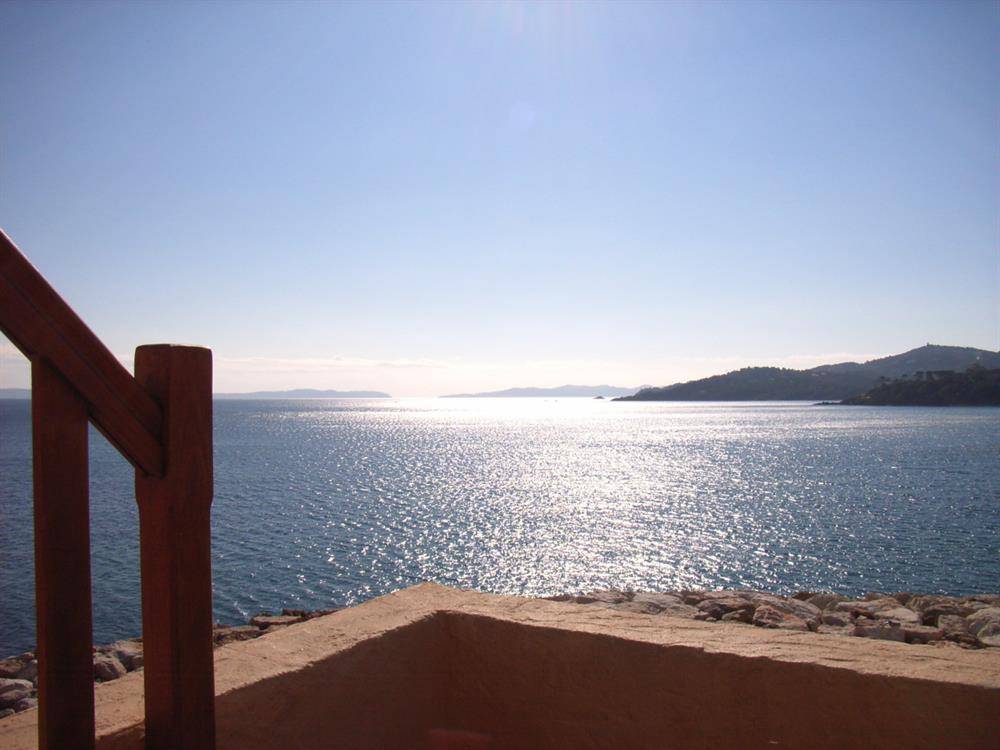 AGENCE POUR ESTIMATION APPARTEMENT DUPLEX 110 m² AVEC TERRASSES SUR LE TOIT A BORMES LES MIMOSAS