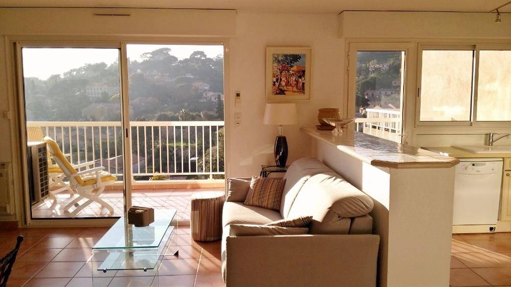 AGENCE POUR ESTIMER APPARTEMENT T3 AVEC GARAGE A BORMES LE PIN.