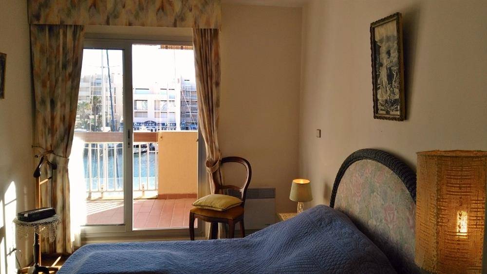 AGENCE IMMO POUR FAIRE ESTIMER APPARTEMENT 2 PIECES AVEC TERRASSE SUR PORT DE BORMES