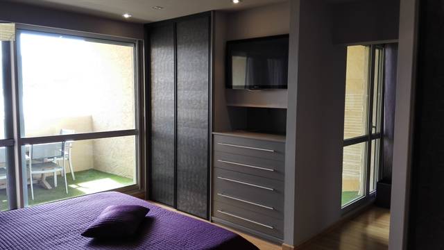 AGENCE POUR ESTIMER APPARTEMENT TRAVERSANT 4 PIECES AVEC TERRASSES SUR MER ET PORT DE BORMES MARINA