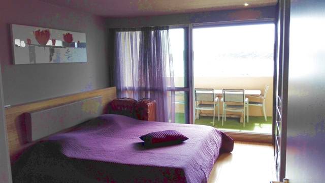 AGENCE POUR ESTIMER APPARTEMENT TRAVERSANT 4 PIECES AVEC TERRASSES SUR MER ET PORT DE BORMES MARINA