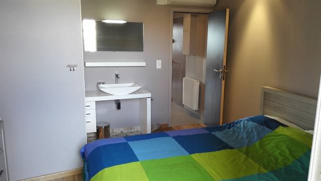 AGENCE POUR ESTIMER APPARTEMENT TRAVERSANT 4 PIECES AVEC TERRASSES SUR MER ET PORT DE BORMES MARINA