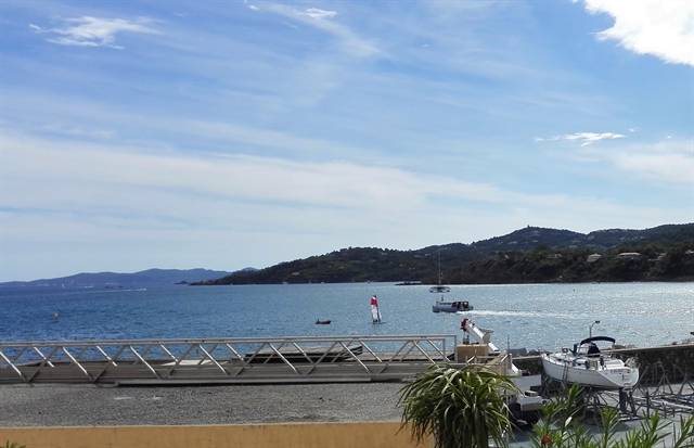 AGENCE POUR ESTIMER APPARTEMENT TRAVERSANT 4 PIECES AVEC TERRASSES SUR MER ET PORT DE BORMES MARINA