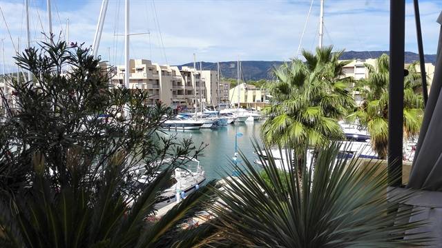 AGENCE POUR ESTIMER APPARTEMENT TRAVERSANT 4 PIECES AVEC TERRASSES SUR MER ET PORT DE BORMES MARINA