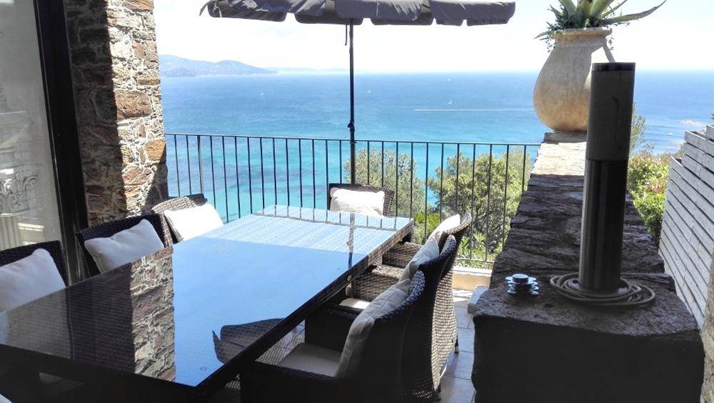 AGENCE POUR ESTIMATION VILLA MAISON AVEC PISCINE DOMAINE GAOU-BENAT A BORMES