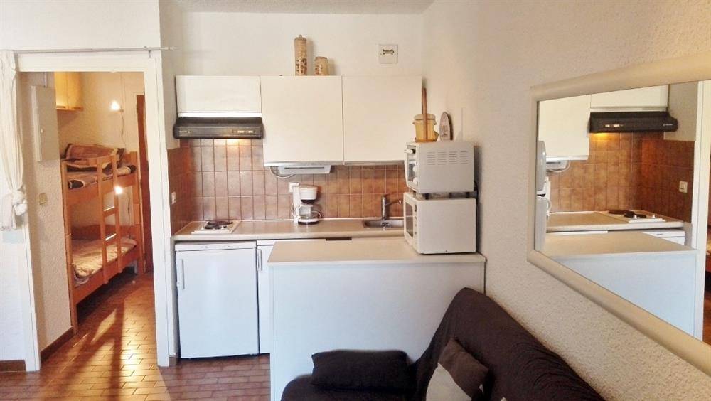 ESTIMATION STUDIO CABINE AVEC TERRASSE EN VENTE PORT DE BORMES LA FAVIERE