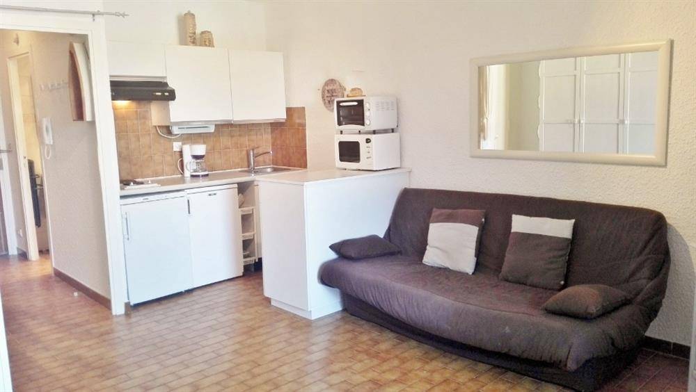 ESTIMATION STUDIO CABINE AVEC TERRASSE EN VENTE PORT DE BORMES LA FAVIERE