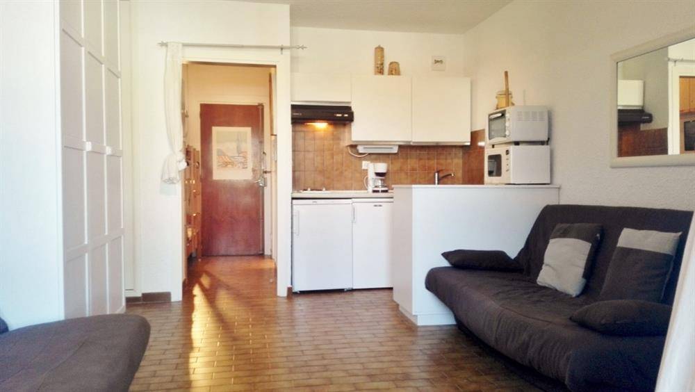 ESTIMATION STUDIO CABINE AVEC TERRASSE EN VENTE PORT DE BORMES LA FAVIERE