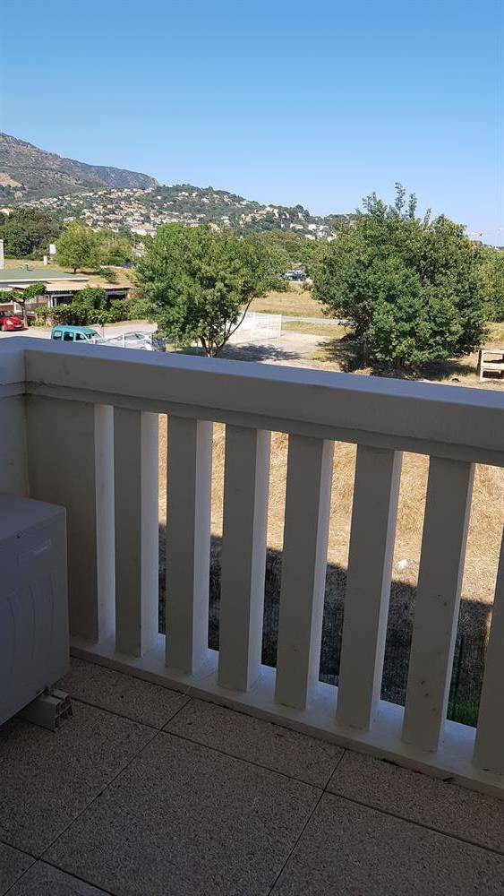 APPARTEMENT 4 PIECES 80 m² - PARKINGS - BORMES LES MIMOSAS.